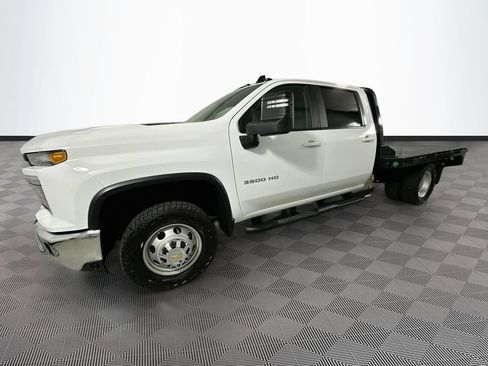 Used 2025 Chevrolet Silverado 3500 LT w/ Convenience Package AWD/4WD image 4
