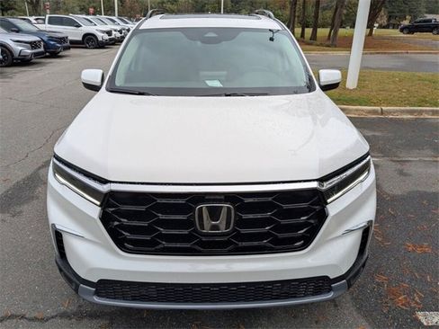 New 2025 Honda Pilot Touring image 4