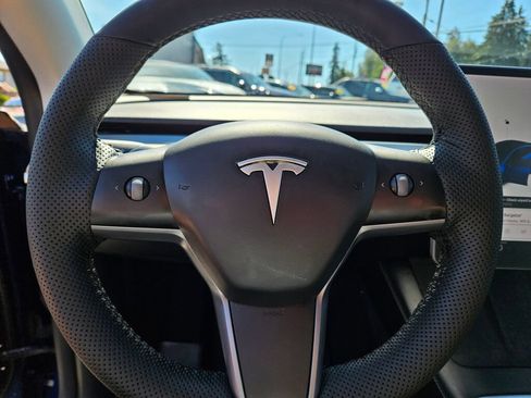 Used 2021 Tesla Model Y Long Range AWD/4WD image 20