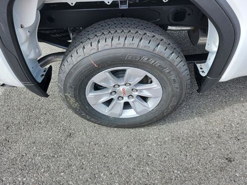 New 2026 GMC Sierra 1500 SLE image 6