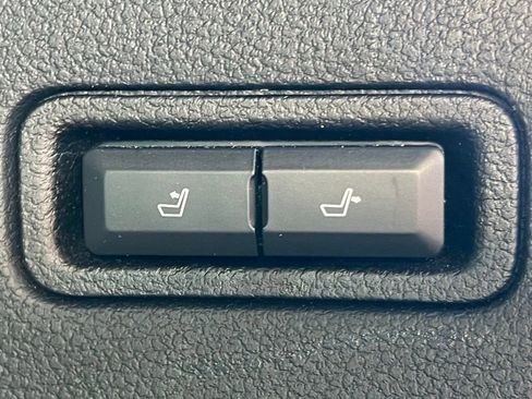 Used 2020 Ford Expedition XLT image 38