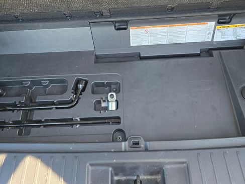 Used 2021 Toyota Highlander XLE image 44