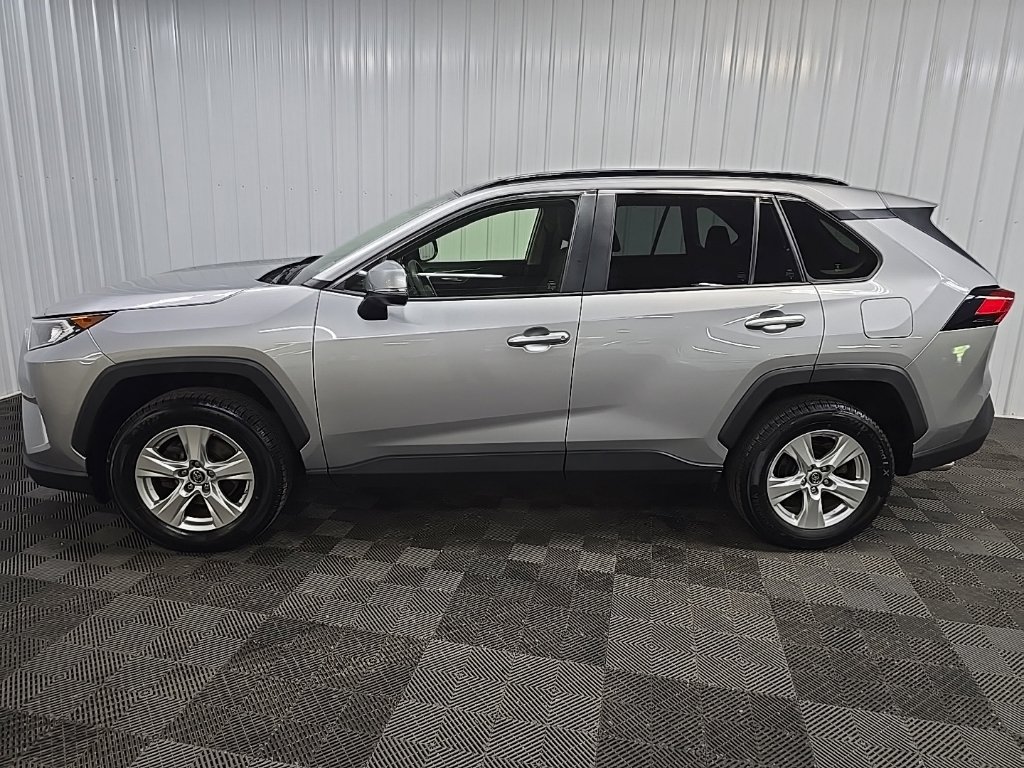 Used 2019 Toyota RAV4 XLE AWD/4WD image 5