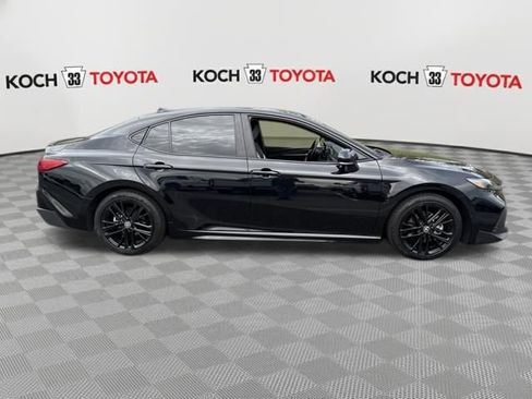 Used 2025 Toyota Camry SE image 9