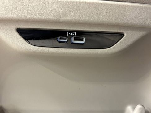Used 2021 Chrysler Pacifica Touring-L AWD/4WD image 24
