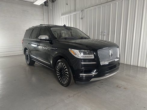 Used 2020 Lincoln Navigator Black Label w/ Cargo Convenience Package image 3