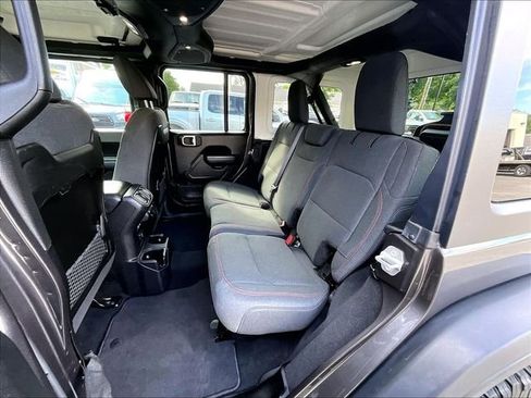 Used 2024 Jeep Wrangler Unlimited Rubicon AWD/4WD image 21