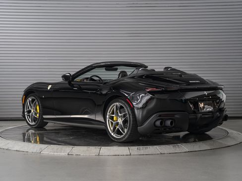 Used 2026 Ferrari Roma Spider RWD image 3