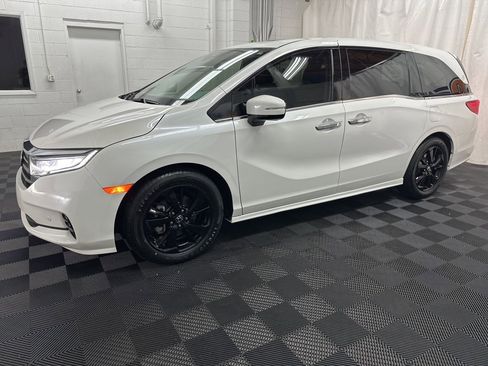 Used 2022 Honda Odyssey Elite image 2