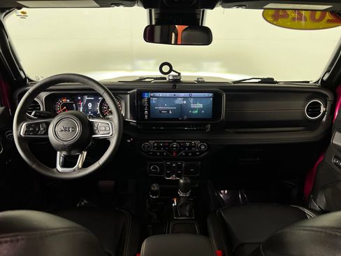 Used 2024 Jeep Wrangler Unlimited Sahara w/ Safety Group AWD/4WD image 24