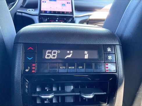 Used 2023 Jeep Grand Cherokee L Limited AWD/4WD image 36