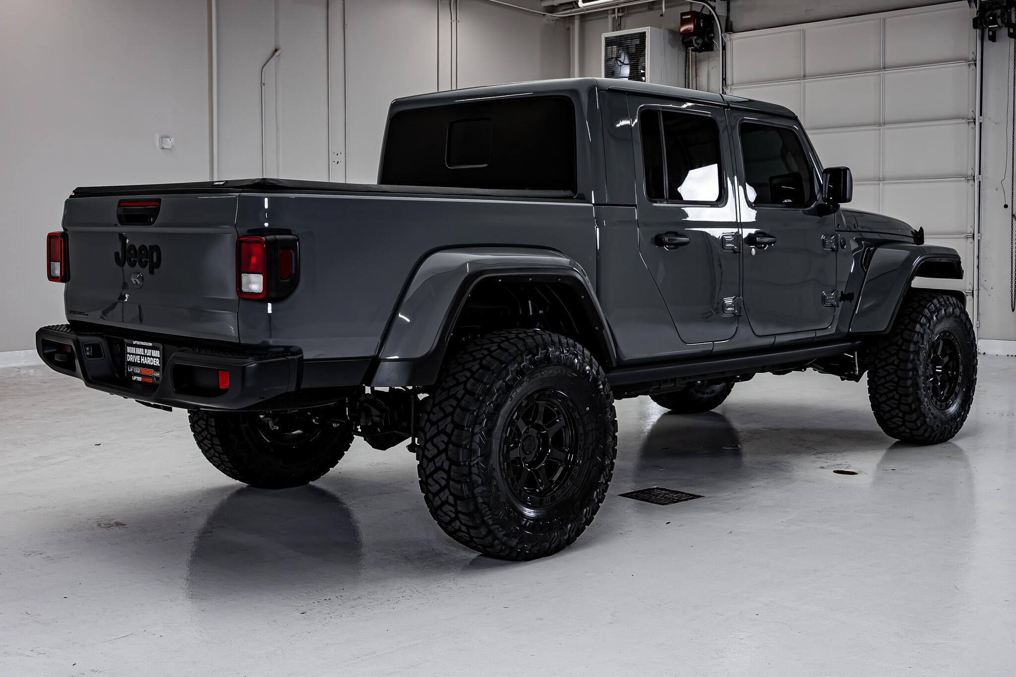 Used 2025 Jeep Gladiator Sport AWD/4WD image 10