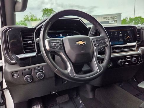 Used 2024 Chevrolet Silverado 1500 LT RWD image 10