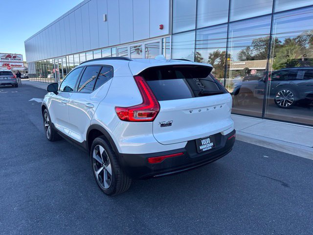 Certified 2025 Volvo XC40 B5 Plus AWD/4WD image 3