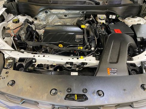 Used 2025 Chevrolet Trax LT FWD image 9