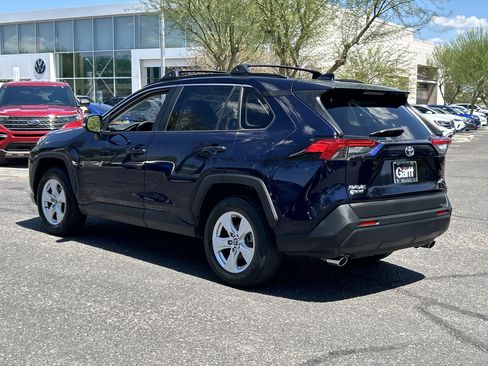 Used 2019 Toyota RAV4 XLE w/ Convenience Package FWD image 3
