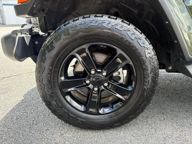 Used 2023 Jeep Wrangler Unlimited Sahara AWD/4WD image 11
