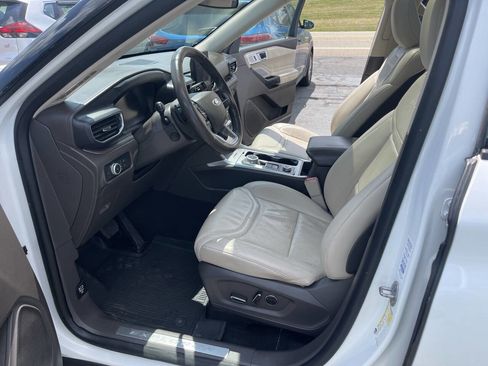 Used 2020 Ford Explorer Platinum w/ Premium Technology Package image 7