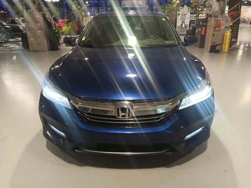 Used 2017 Honda Accord Touring image 8