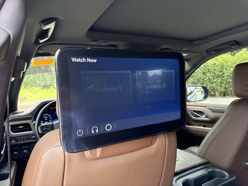 Used 2023 Chevrolet Suburban High Country w/ Advanced Technology Package RWD image 13