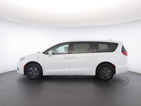 Used 2022 Chrysler Pacifica Touring-L w/ S Appearance Package image 27