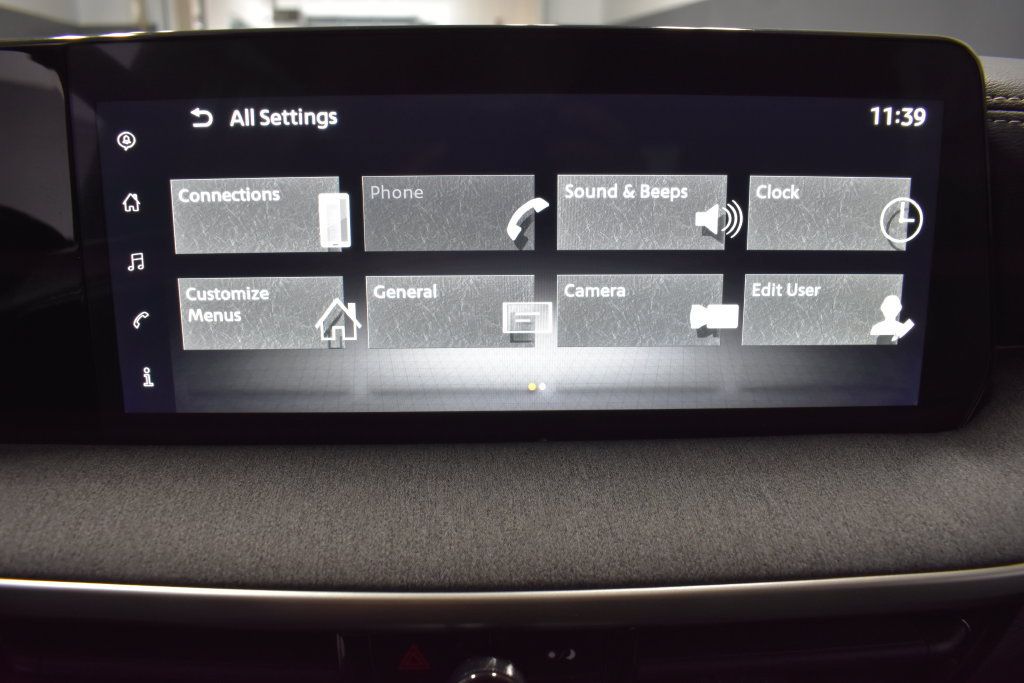 Used 2025 Nissan Kicks SV AWD/4WD image 23