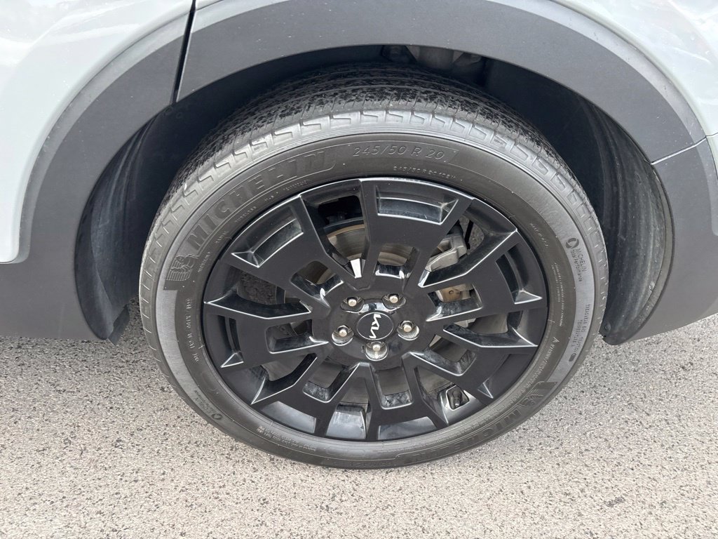 Certified 2022 Kia Telluride SX w/ SX Prestige Package AWD/4WD image 3