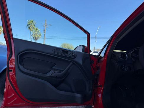 Used 2012 Ford Fiesta SE FWD image 35