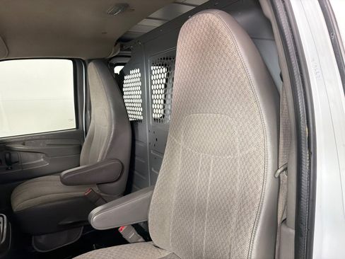 Used 2015 GMC Savana 2500 RWD image 9