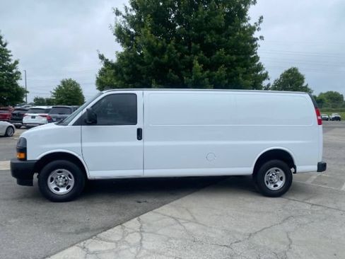 Used 2022 Chevrolet Express 3500 Extended w/ Driver Convenience Package RWD image 8