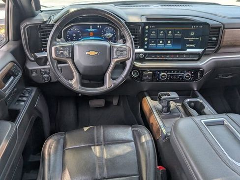 Used 2022 Chevrolet Silverado 1500 High Country w/ High Country Premium Package AWD/4WD image 12