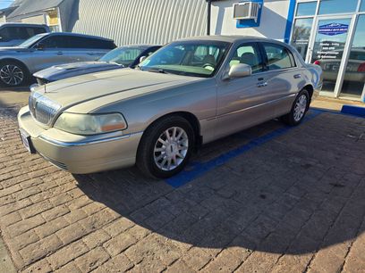 Used 2006 Lincoln Town Car Signature