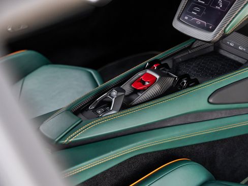 Used 2024 Lamborghini Revuelto image 38