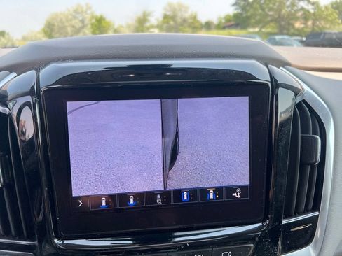 Used 2020 Chevrolet Traverse LT w/ LT Premium Package AWD/4WD image 18