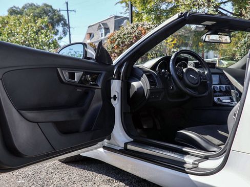 Used 2017 Jaguar F-TYPE Convertible image 29