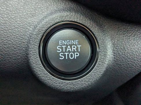 Certified 2025 Hyundai Venue SEL image 29