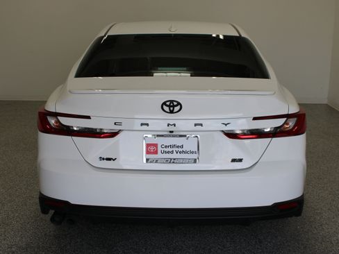 Used 2025 Toyota Camry SE w/ Convenience Package FWD image 8