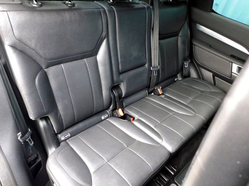 Used 2020 Land Rover Discovery Landmark image 19