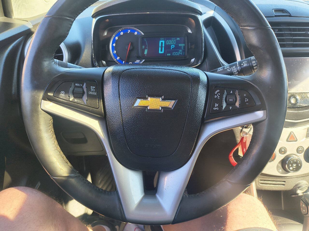 Used 2015 Chevrolet Trax LT w/ LT Sun and Sound Package AWD/4WD image 27