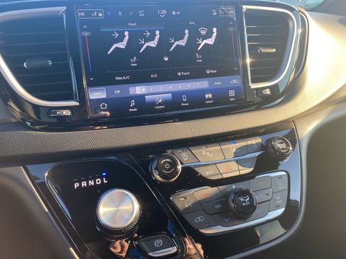 New 2026 Chrysler Pacifica Select image 32