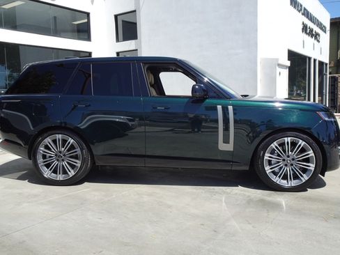Used 2025 Land Rover Range Rover SE AWD/4WD image 8
