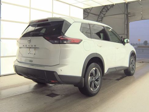 Used 2025 Nissan Rogue SV FWD image 5