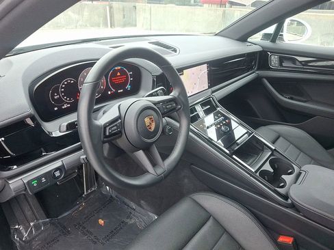 Used 2024 Porsche Panamera image 4