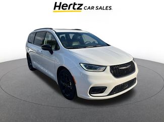 Used 2025 Chrysler Pacifica Limited video 1