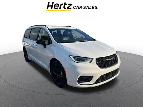 Used 2025 Chrysler Pacifica Limited image 1