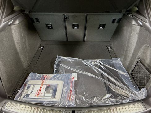 Certified 2025 Porsche Macan image 20