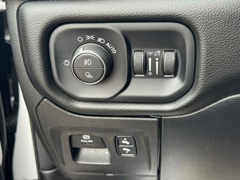 Used 2025 RAM 1500 Big Horn AWD/4WD image 17