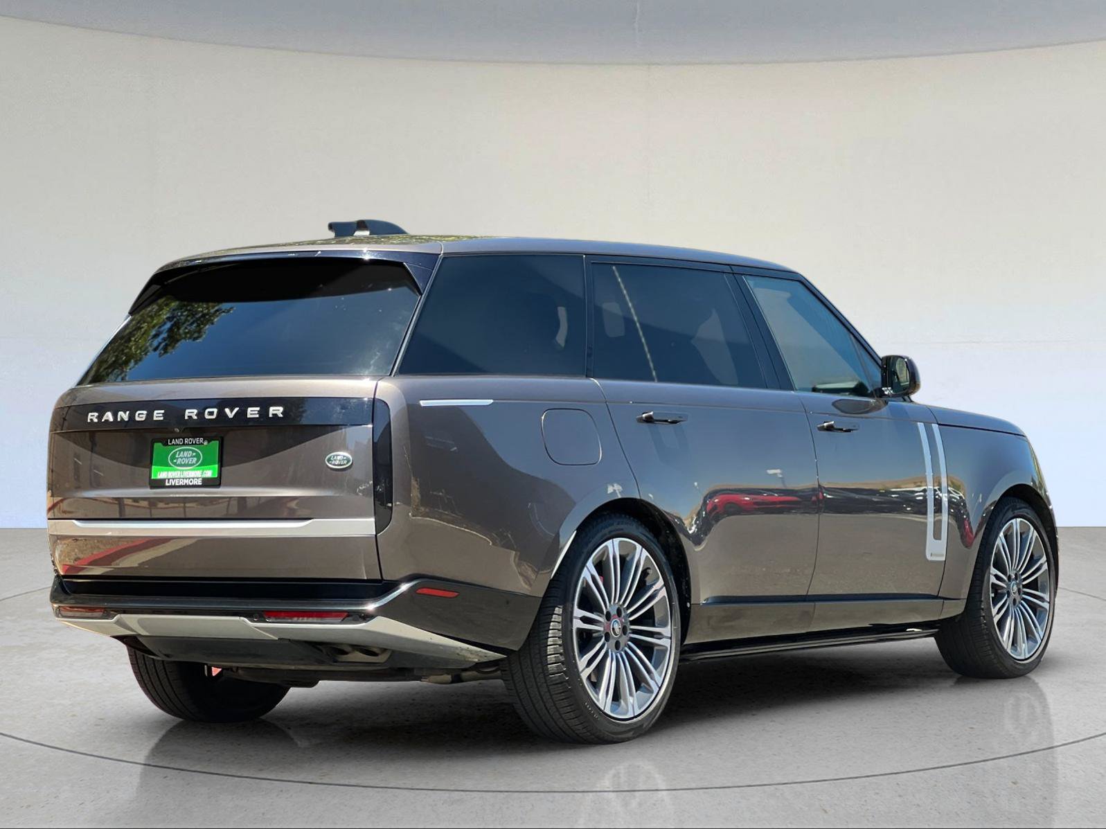 Used 2023 Land Rover Range Rover Long Wheelbase Autobiography AWD/4WD image 6
