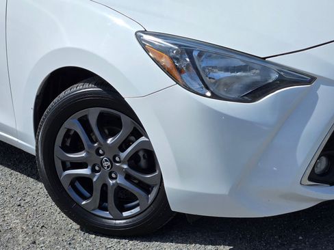 Used 2019 Toyota Yaris LE FWD image 9