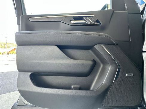 New 2025 Chevrolet Suburban Premier image 57